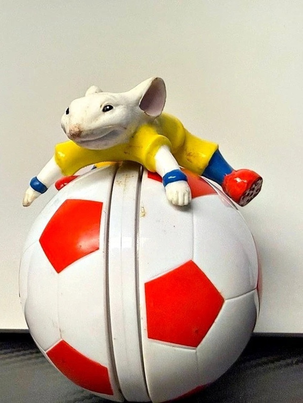 Mattel Stuart Little 2 Soccer Ball Toy Figure